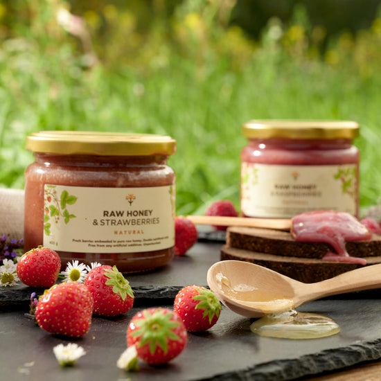 Honey with Strawberries 30g x 16 Mini Jars Earthbreath