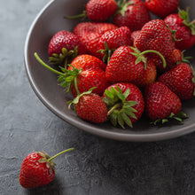 Load image into Gallery viewer, Honey with Strawberries 30g x 16 Mini Jars Earthbreath