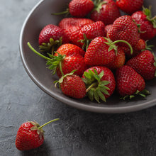 Load image into Gallery viewer, Honey with Strawberries 30g x 16 Mini Jars Earthbreath